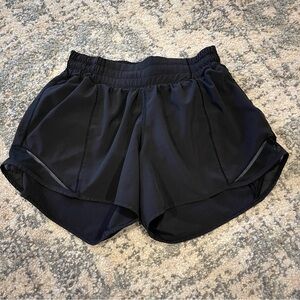 Lululemon Hotty Hot short in black size 4 (High Rise lined short 4”)